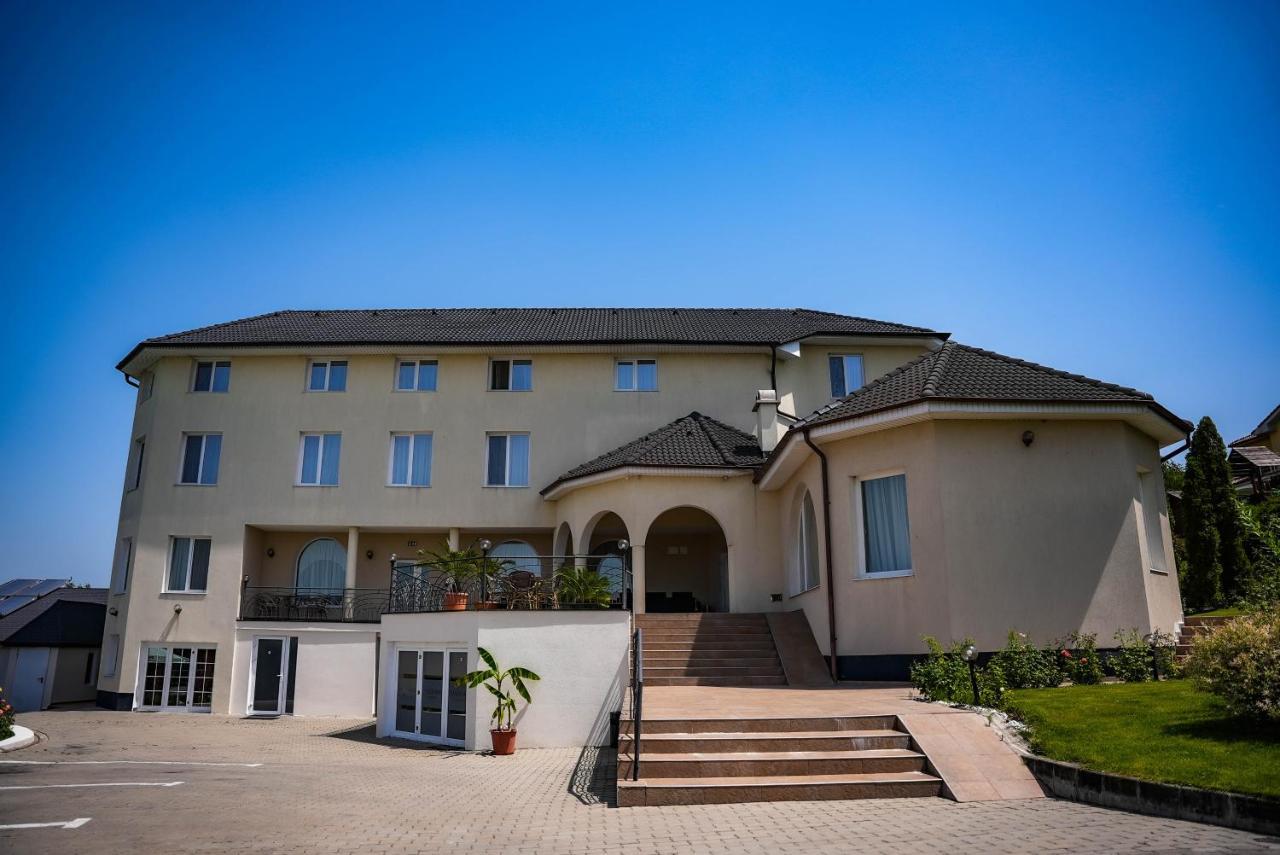 Aparthotel Panoramis Residence Oradea Exterior photo